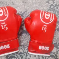 دستکش بوکس  و زانو بند  و کفش فوتبال سالن