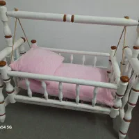 گهواره چوبی با  تشک و بالشت