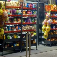 فروشنده سوپرمارکت شیفت شب