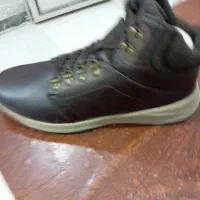 یک جفت کفش سایزبزرگ