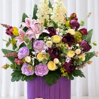 گل مصنوعی بزرگ و خوش رنگ