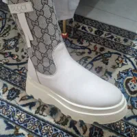 نیم بوت زنانه نو استفاده نشده جنسش حرف نداره