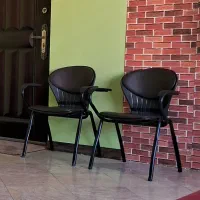 صندلی اداری مهمان بسیار تمیز و سالم (۱۰ عدد موجود)