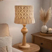 آباژور رومیزی چوبی با شید مکرومه بافی