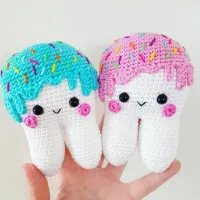 گیفت دندان عروسک و جاکلیدی بافتنی