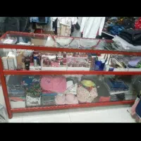 ویترین و رگال چرخشی و تعداد زیاد چوب لباسی|فروشگاه و مغازه|کوهدشت, |دیوار