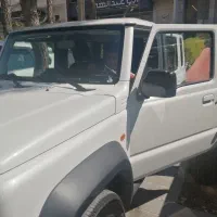 سوزوکی جیمنی پنج در رنگ سفید