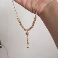 گردنبند و دست بند و پرده