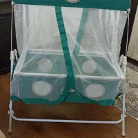 ننو گهواره و تخت کنار مادر