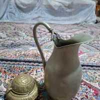خاویار خوری و پارچ و چراغ نفتی