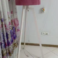آباژور ایستاده