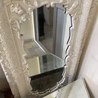اینه بزرگ به همراه میز