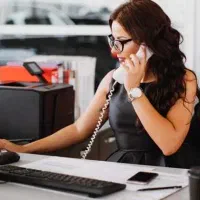 منشی خانم و دستیار مدیر