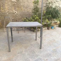 میز کار آهنی