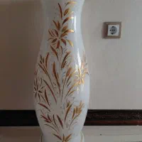 گلدون وگلهای رنگی رنگی
