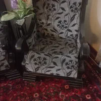 مبل راحتی ۲ دست هستش با قیمت مناسب