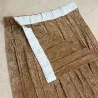 پرده قهوه ای رنگ