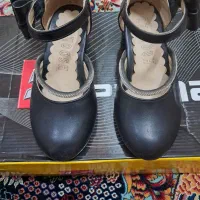 کفش ولباس دخترانه|کفش و لباس بچه|ری, دیلمان|دیوار