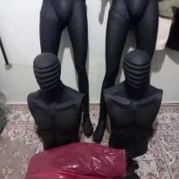 اینه قدی و مانکن چوبکار و نیمکت و قفسه پرده پرو