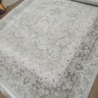 یک  فرش دوازده متری بادوتا فرش کوچیک