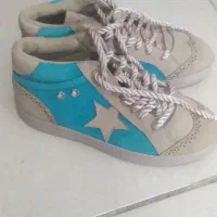 دو جفت کفش فیروزه ای کتانی