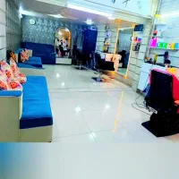 به یک آرایشگراقا ماهر نیازمندهستم