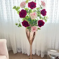 گل مصنوعی و گلدان