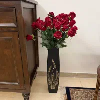 گلدان و گل مصنوعی