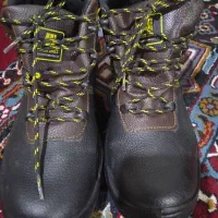 یک جفت کفش کار