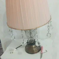 آباژور کنار مبلی با تابلو آن یکاد قالی درجه یک