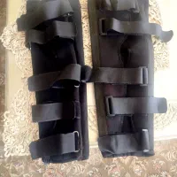 دو عدد آتل زانو، یا زانو بند