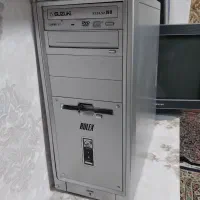 کامپیوتر با میز و صندلی چرخ دار