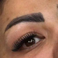 نیازمند مدل کاشت مژه