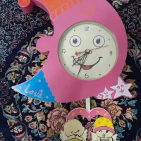 یه ساعت و یک قاب عکس بزرگ