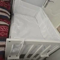 تخت کنار مادر