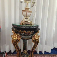 میز تلفن با تلفن سلطنتی