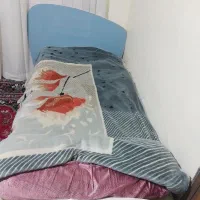 تخت خواب قرمز و آبی