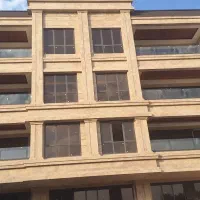 تعدادی نیرو فنی جهت نصب درب پنجره
