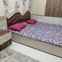 دو تخت به همراه پاتختی|تخت و سرویس خواب|کاشمر, |دیوار