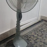 پنکه پارس خزر ایستاده