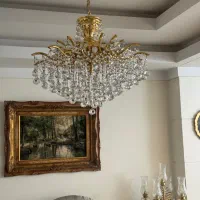 ۲ لوستر کریستال با بدنه ی برنجی + رومیزی پنج شعله