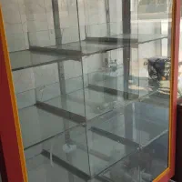 ویترین شیشه ای