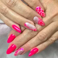 خدمات ناخن و کوتاهی مو خصوصی