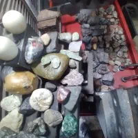 انواع شهاب‌سنگ نگین جواهر وسنگ تراش خورده وراف