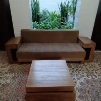 مبل راحتی سه نفره باعسلی ومیز جلو مبل