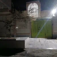 خانه ویلایی و یک دهانه مغازه