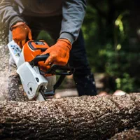 انجام کار با اره برقی