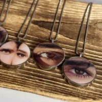 گردنبند با عکس چشم،حرارتی،اسم،گل و طرح دلخواه