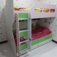 تخته دو طبقه جوان