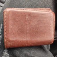 گمشده کیف مدارک شبیه به عکس ولی دکمه داره